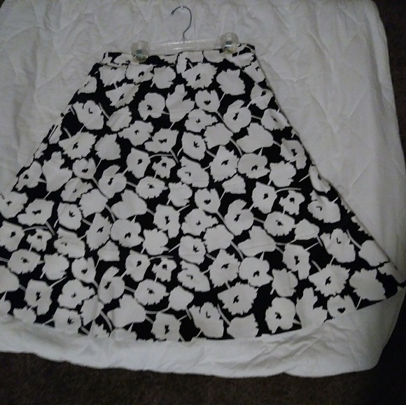 Skirt - Picture 2 of 3